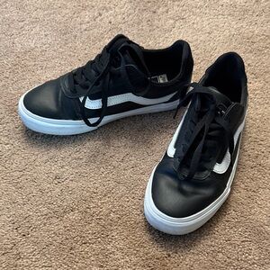 Vans Women’s Ward Deluxe Tumble Black Leather Low Top Sneaker Size 7